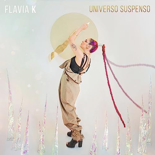Flavia K『Universo Suspenso』（2023）夏にリリースされていた（のを知らなかった）フラヴィアKの2nd。M1〜6の流れが最高。ブラジリアン・ネオソウルといわれるけど、Ana Frango Elétricoにも似たクレイジーさもあって、とても愛おしいわー。1996年生まれ、まだ二十代。将来が楽しみ。（親か）