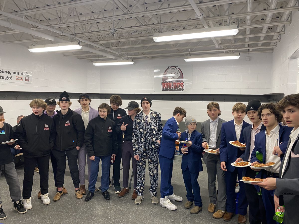 WR: Our U15 Napanee Stars put together another win in Otonabee on Saturday.  After the game, in the spirit of the Christmas season, the Wolves invited the Stars to join them for pizza and pop.  A classy gesture indeed; very impressive!  #GOStarsGO