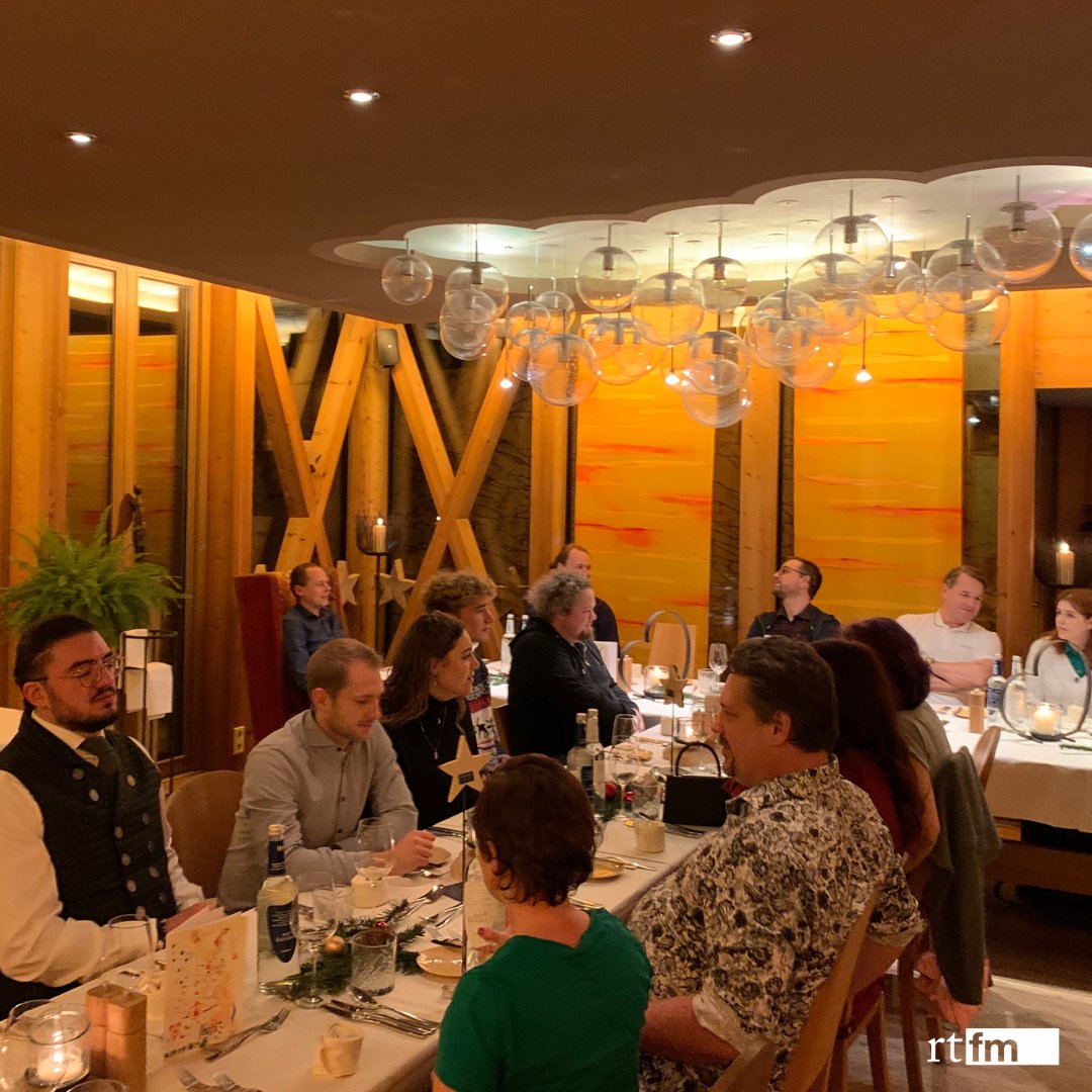 rt_fm's tweet image. Feiern, lachen und genießen – unsere Weihnachtsfeier im Schindlerhof war ein wunderbares Fest! 🎉🎄 Die Bilder sprechen Bände... 😊 Wir wünschen Ihnen &amp;amp; Euch allen ebenso frohes Feiern! 

#weihnachten #weihnachstfeier
