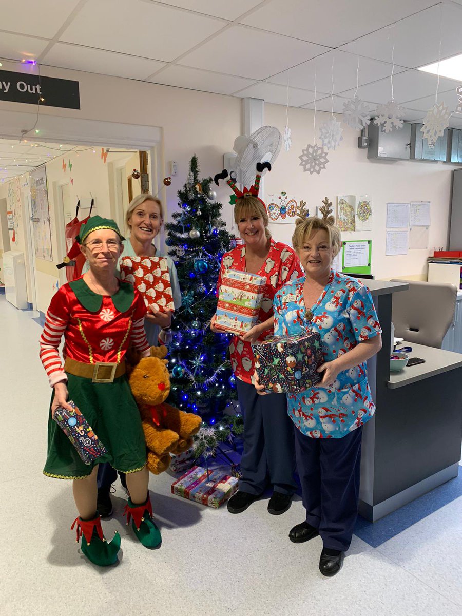 Merry Christmas from Robin Ward day team!! Thank you to all our wonderful team who are working over the festive period. Wishing all our patients, families and colleagues a wonderful Christmas 🌲🌟❤️