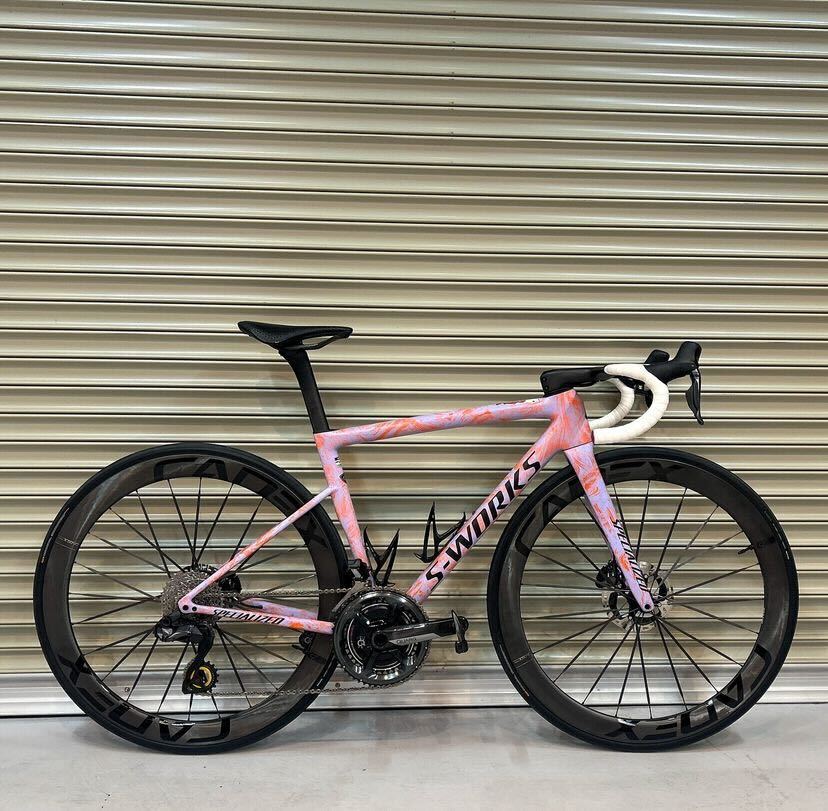 To close out the year, the CADEX team would like to wish everyone a happy and prosperous 2024 and leave you with some hot color with Toshiki's Specialized S-Works Tarmac SL8 with some 50 Ultra Discs and Race 28s.

#TarmacSL8
#BuiltWithCADEX
#overachieve