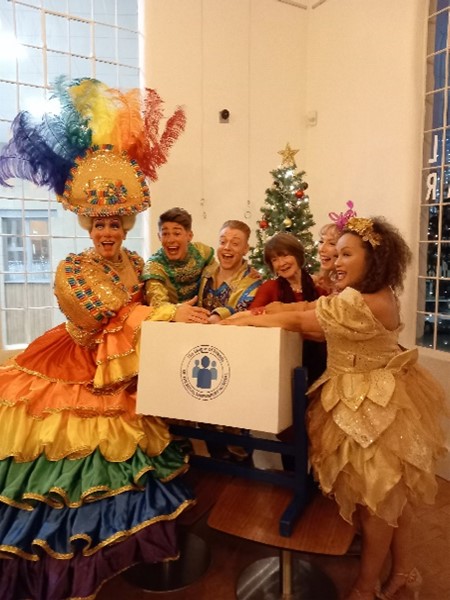 Our wonderful colleagues at The League of Friends visited the cast of Jack and the Beanstalk at Theatre Severn, for their Annual prize draw. Thank you to the staff and volunteers at The League of Friends, for all their support and fundraising throughout the year. ⭐