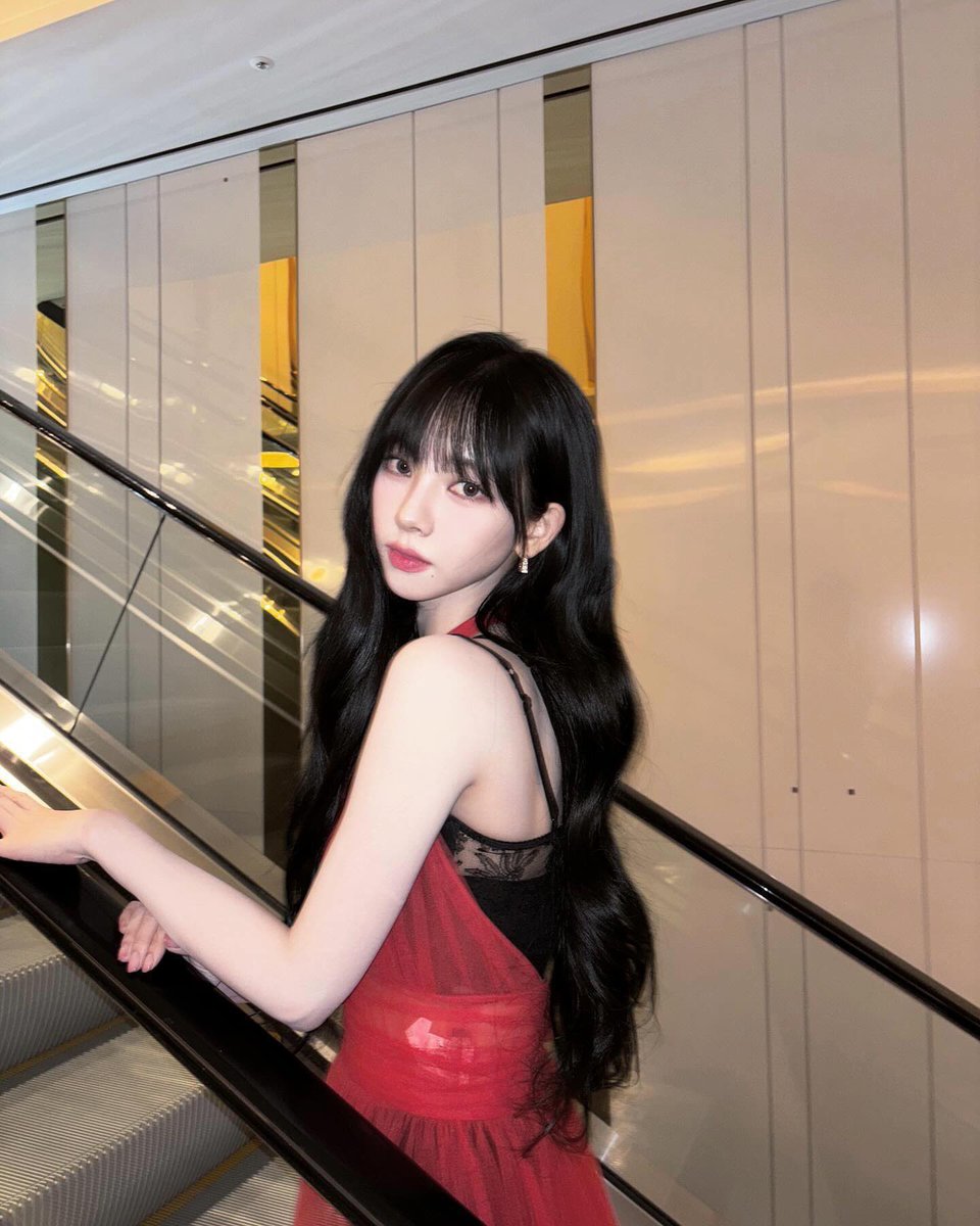 นางแบบมองกล้อง ตากล้องตาค้างเลยครับ🖤🖤