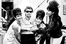 The Phil Spector that I would meet has always been a nice, quiet, little guy who's very serious about his work; obviously you can tell that because each. - #BenEKing 

#PhilSpector 
#BOTD🎂 

#TheRonettes - Be My Baby
youtu.be/AhzZIXvspI4?si…