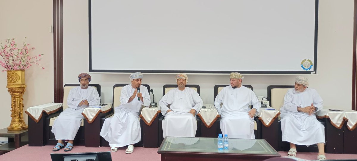 oja_oman's tweet photo. 📃 الملتقى الصحفي بولاية صور يختتم فعالياته
#الملتقى_الصحفي_جنوب_الشرقية
الخبر كاملاً: https://t.co/5z4t4pV4aP https://t.co/MkhR79vR8B
