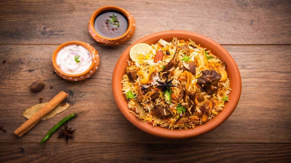 ImMahadev18's tweet image. 🚨Biryani most-ordered dish on Swiggy Zomato in 2023, followed by pizza.

- India ordered 2.5 biryanis per second in 2023. For every 5.5 chicken biryanis, there was one veg biryani ordered,&quot; said Swiggy. Maximum orders were by user accounts in Chennai, Delhi, and Hyderabad who…