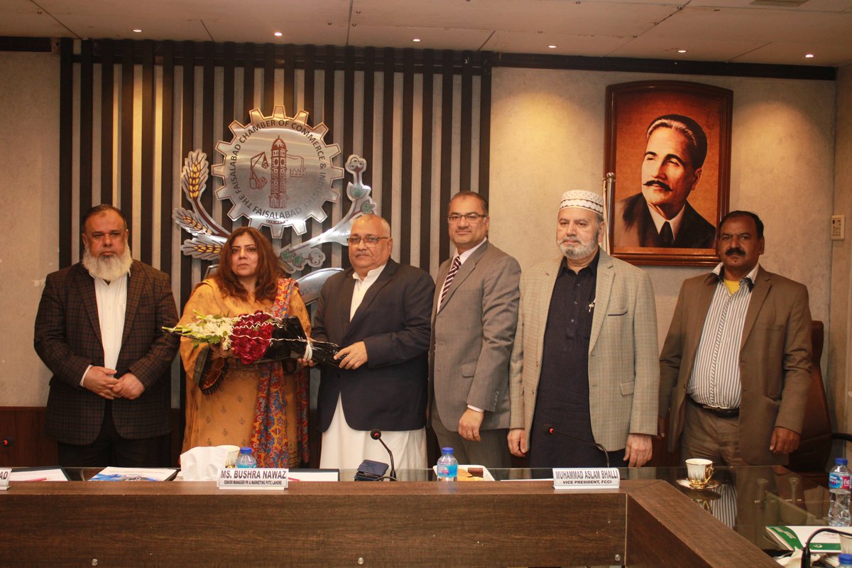 PVTC_Official's tweet photo. Along with other Members of the Executive Body of @FCCIOfficial, Mr. Muzammil Sultan as President District Board of Management #PVTC Faisalabad thanked the Chairs for their valuable time for the meeting. He also briefed presence of #VTIs in Faisalabad &amp; trades being offered. 
4/6 https://t.co/iiFBXbsgWU