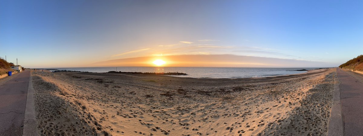 RobWakes's tweet photo. This morning is shaping up to be good for wind and solar production. #BoxingDay #EssexSunShineCoast #MicroGeneration https://t.co/AUj0dENcOW