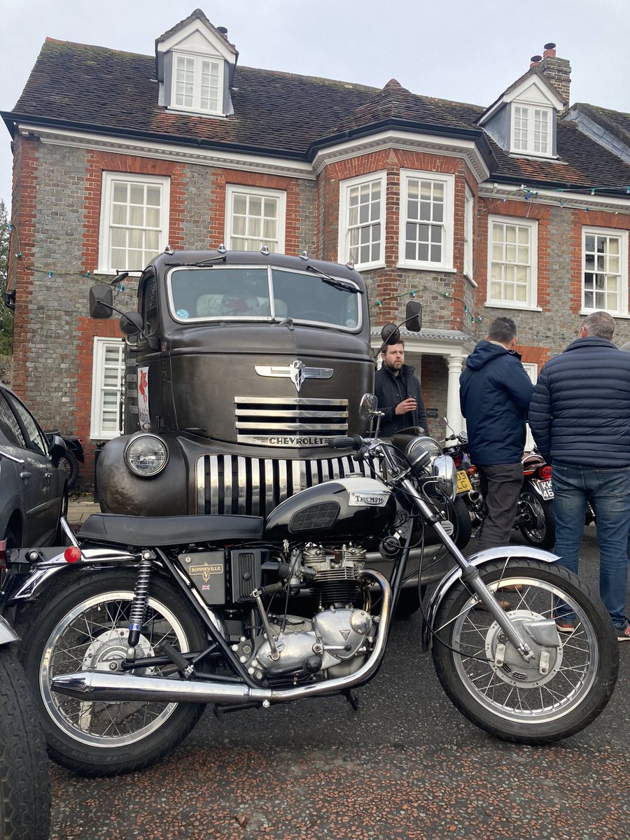 classiccarguru1's tweet photo. #WickhamSquare https://t.co/37BTjpLqgE