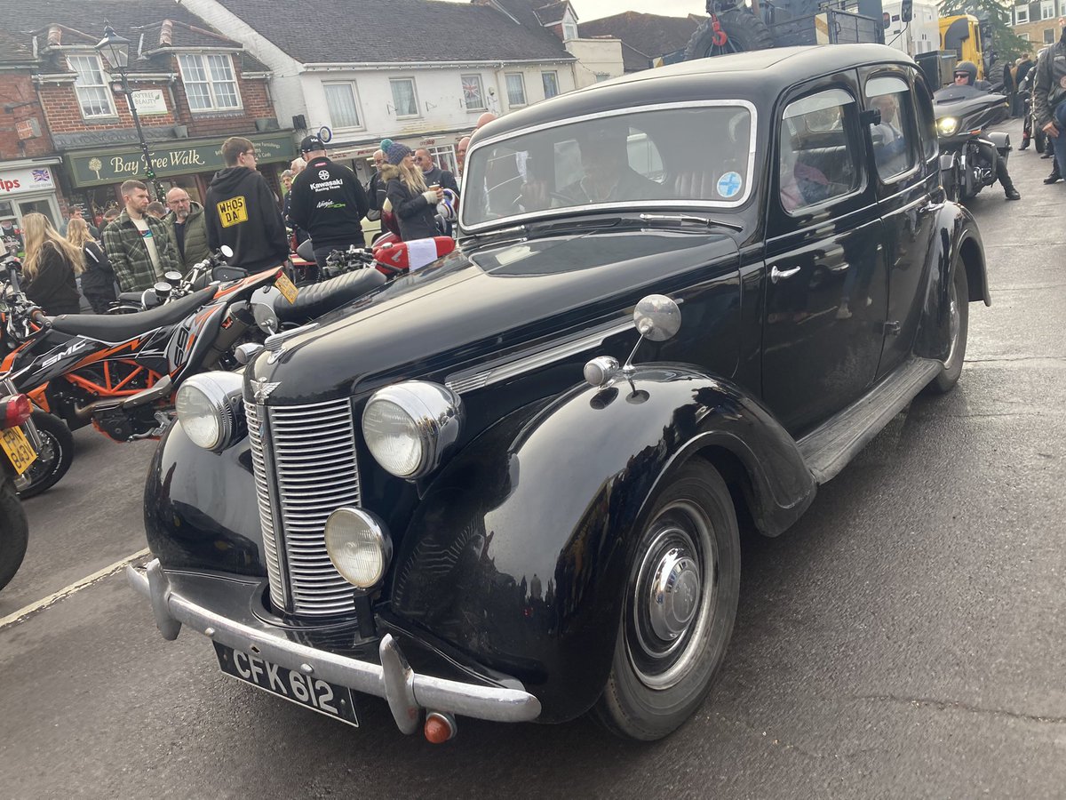 classiccarguru1's tweet photo. #WickhamSquare https://t.co/CAMDpQ30nu