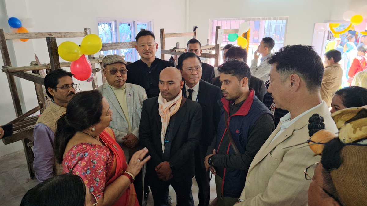 Inaugurated the 'Joint Common Workshed' in Naharlagun, Arunachal Pradesh today along with Minister of Textile & Handicraft (Govt. of Arunachal Pradesh) Shri @tumkebagra ji.

(1/2)