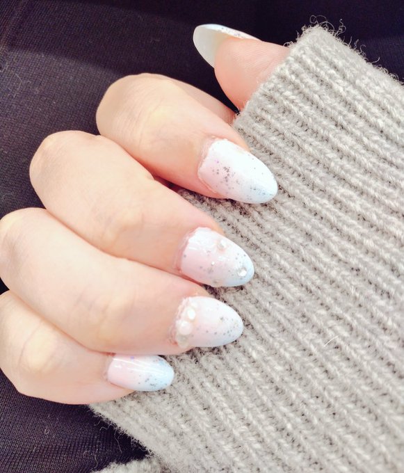 爪をしたんご。ラメラメ。 