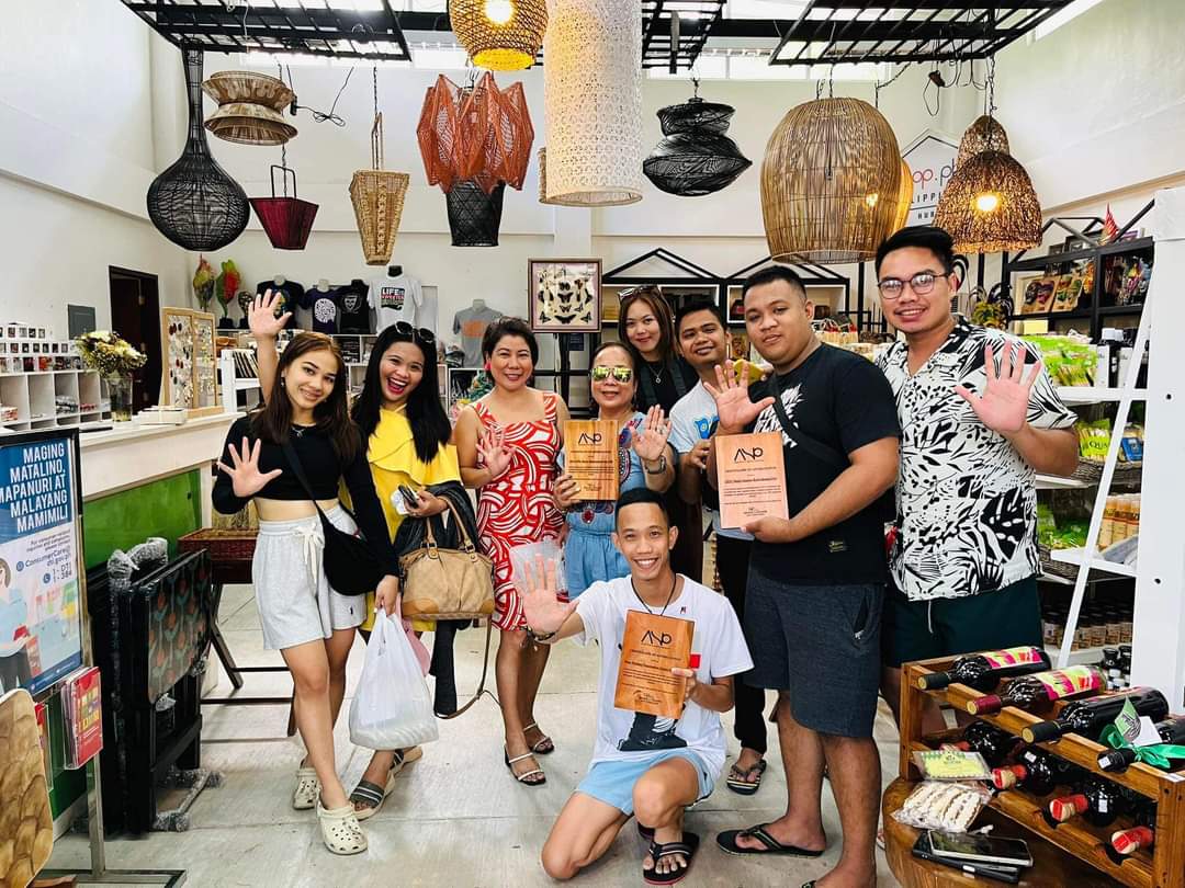 hopebuildersorg's tweet photo. LOOK: Hope Builders Organization Negros Island Inc. (HBONI) received recognition from the Association of Negros Producers (ANP) on Friday, December 22, for being one of its valuable partners in fostering unity and development in the polarized communities of Negros Island. https://t.co/8YCaSOBlxs