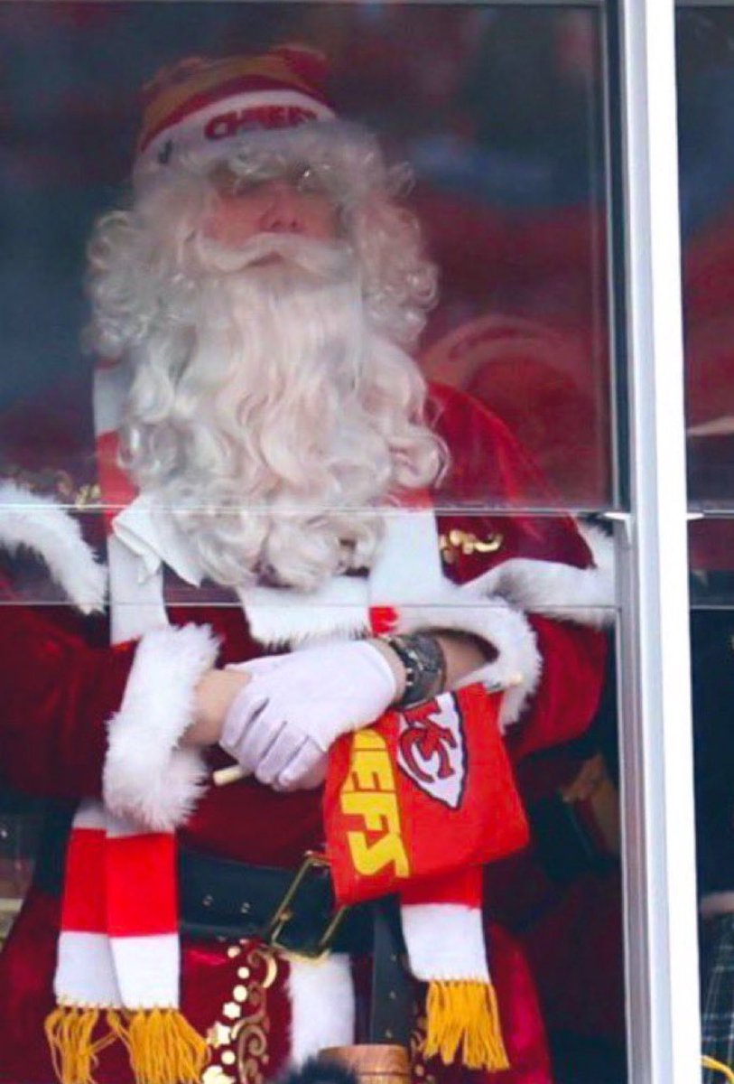 wreckmyplants's tweet image. Jason Kelce 🤝 Austin Swift

The Swift-Kelce family get togethers will be epic.🥹