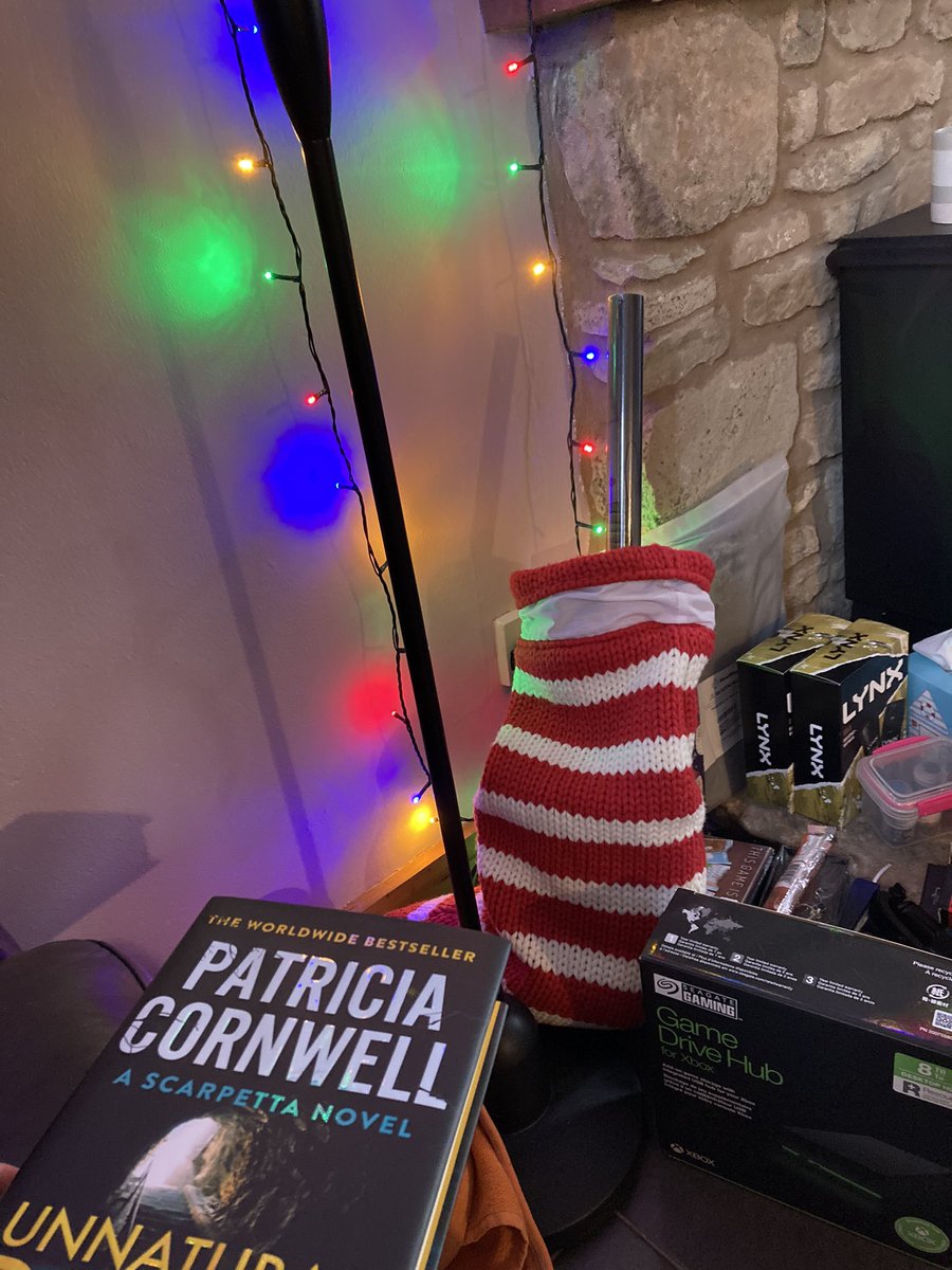 Merry Christmas to me, time for a cuppa and my Christmas book <a href="/1pcornwell/">Patricia Cornwell</a>