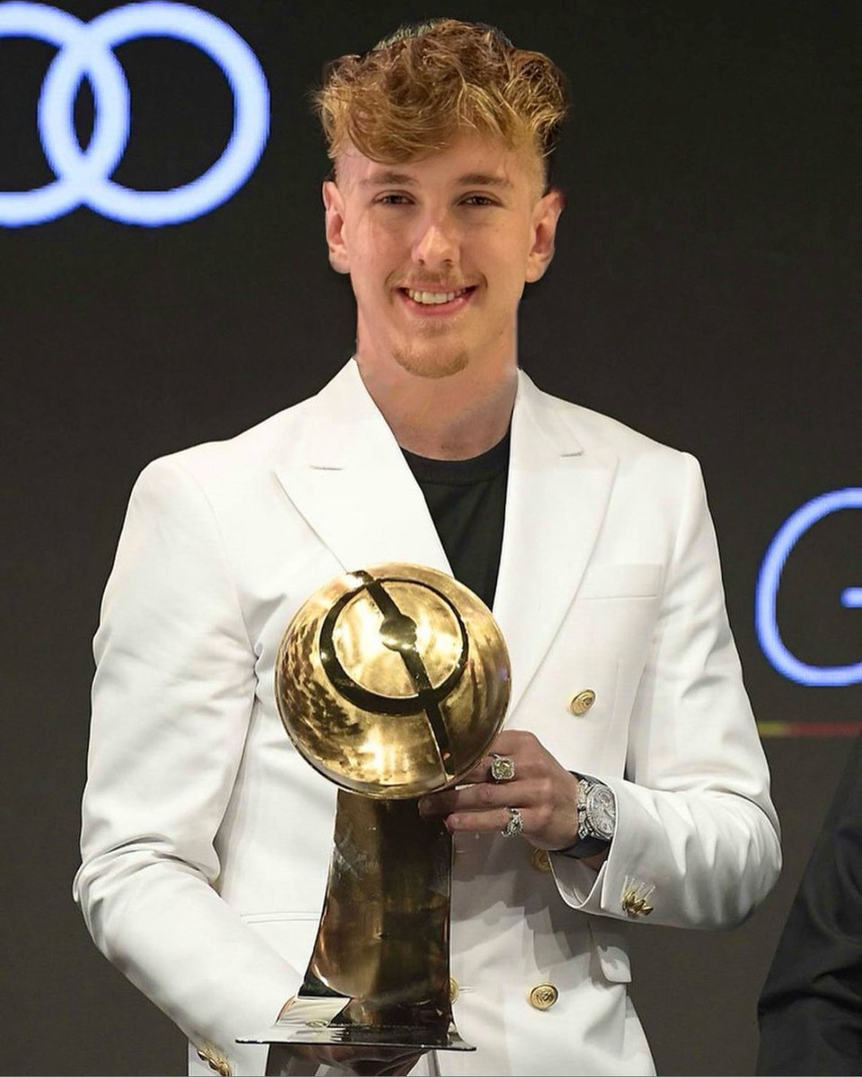 I NEED YOUR HELP 🫵💙

We made it to the FINAL of the Globe Soccer Awards and if we go crazy now, we will win Dubai d‘Or! Imagine we meet Ronaldo there 😵

Please vote for me here: vote.globesoccer.com/vote/best-infl… 🗳️

If you also download the app after you vote (takes a few seconds) you