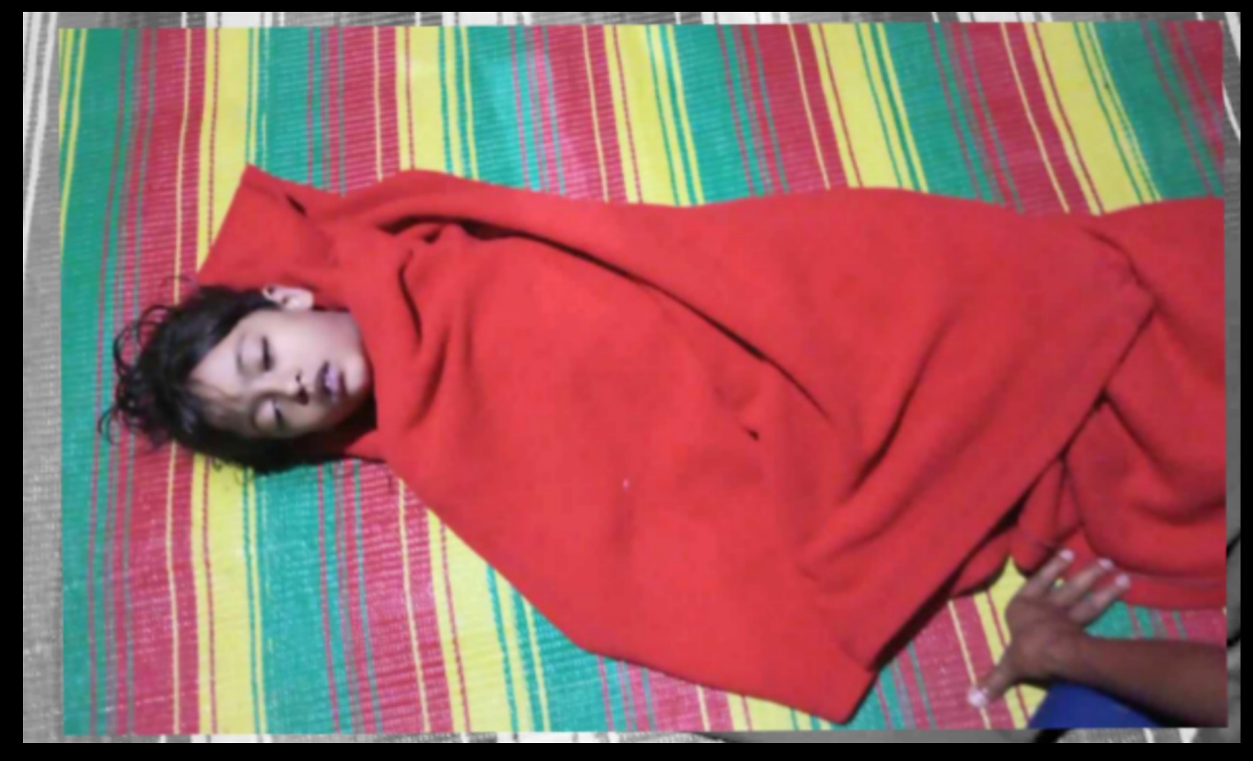 ডোবায় ভাসছিলো ‘শিশু রিয়া মনি’র স্যান্ডেল