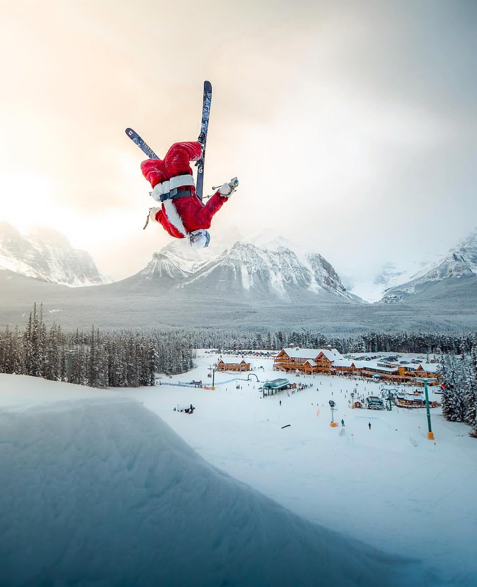 Merry Christmas from Banff 🎅
#skiingsanta #christmasinbanff #lakelouise #skiing #lakelouiseskiresort #banff