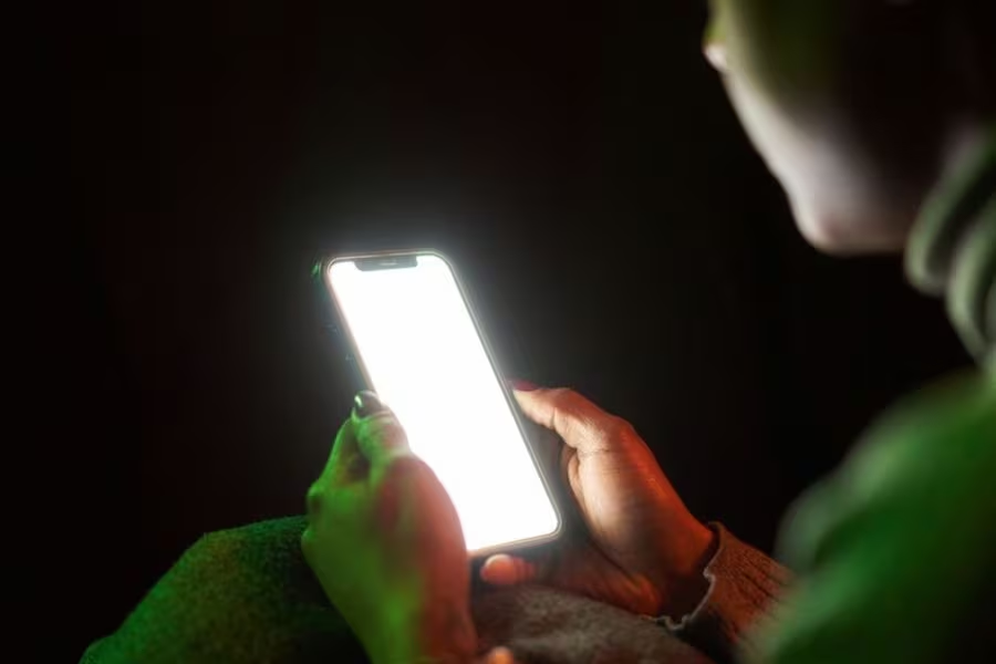 Cómo el uso excesivo de TikTok altera la percepción de la realidad y el sueño en adolescentes, según especialistas bityl.co/NDNh