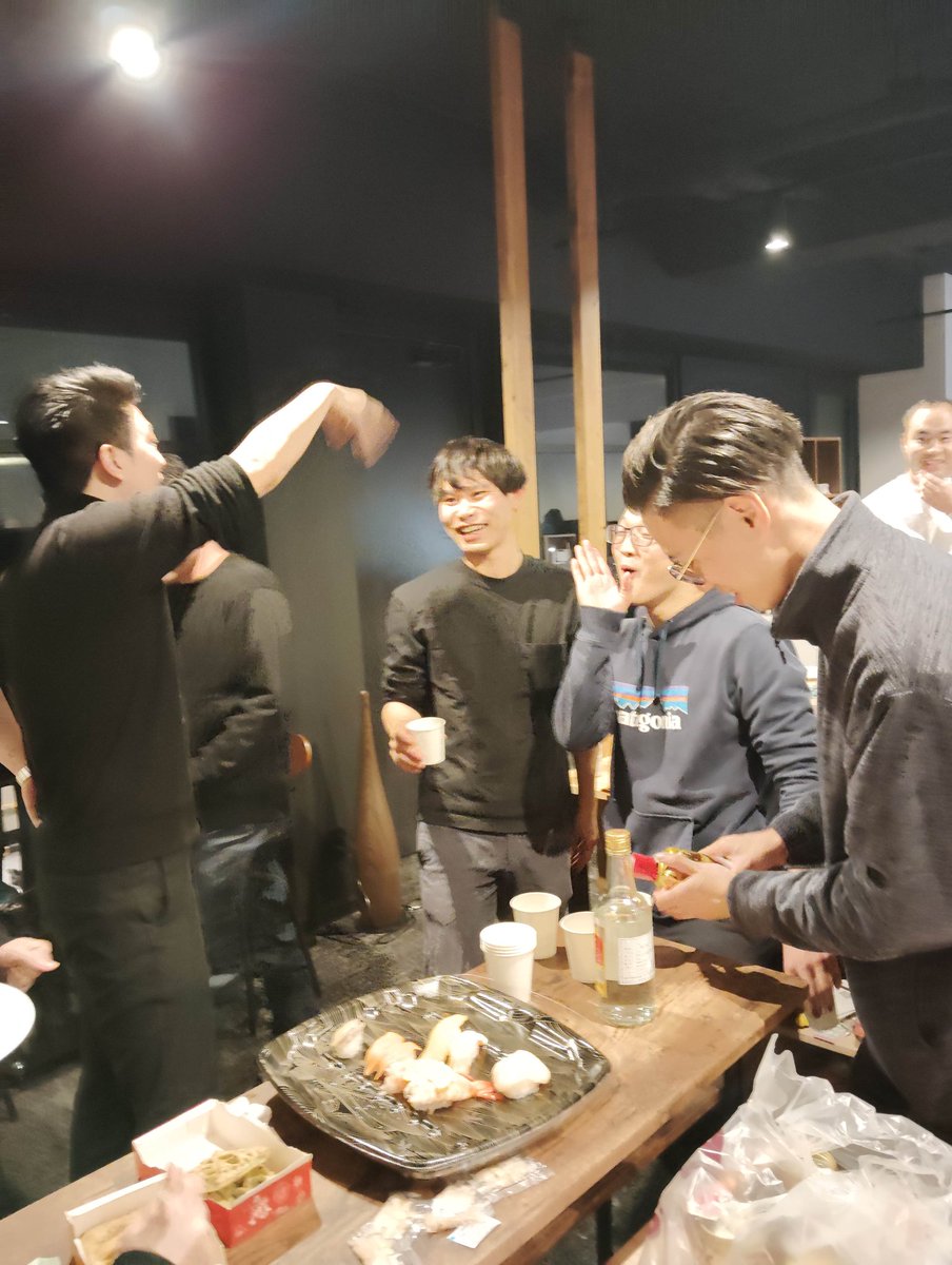 Oka_Tomoki's tweet photo. #funfo 忘年会。今年一年、お疲れ様でした。来年も楽しくチャレンジして飛躍しましょう🥳 https://t.co/vvFUYyDATU