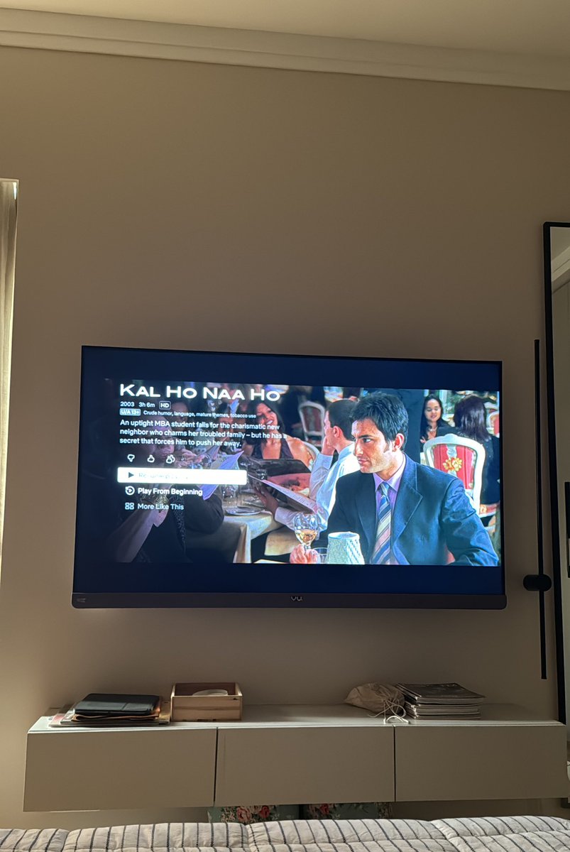 Watching classic Bollywood movies like Kal Ho Na Ho at this time of the year is a whole mood 🤌🏻❤️