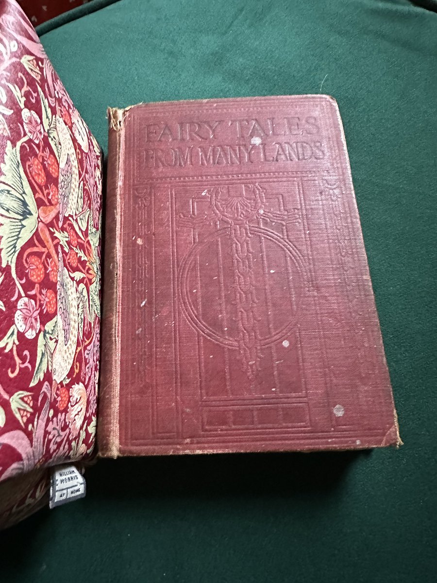 A belated Merry Christmas my friends ❤️ I’m not much of a Christmas person so I’ve somewhat been in hiding the last month but I wish you all a wonderful rest of the season and a fantastic new year! 
This was my favourite gift from mr anxiousplant 🥰