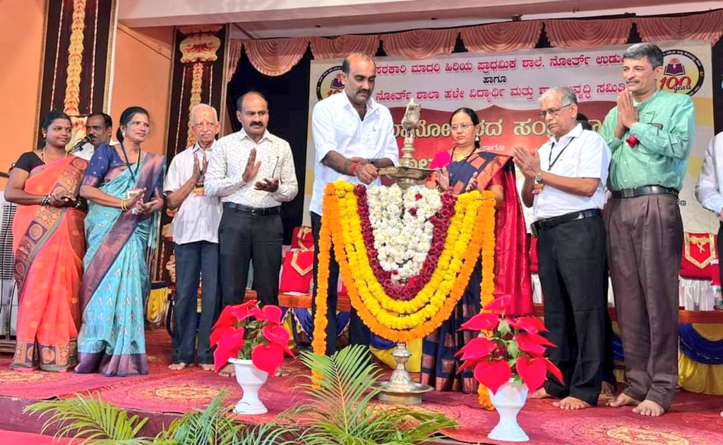 YashpalBJP's tweet photo. ಉಡುಪಿ ನಗರದ ಹೃದಯ ಭಾಗದಲ್ಲಿರುವ ಸರಕಾರಿ ಮಾದರಿ ಹಿರಿಯ ಪ್ರಾಥಮಿಕ ನೋರ್ತ್ ಶಾಲೆ @NorthSchoolUdp ಇದರ ಶತಮಾನೋತ್ಸವ ಸಂಭ್ರಮಾಚರಣೆ ಕಾರ್ಯಕ್ರಮವನ್ನು ಉದ್ಘಾಟಿಸಿ, ಕಾರ್ಯಕ್ರಮಕ್ಕೆ ಶುಭ ಹಾರೈಸಿದೆನು. 
Inaugurated the Centenary Celebration of Govt Higher Primary North School Udupi. Heartiest Congratulations to the Old Students, Teachers and the Students currently studying in this esteemed school. 
#NorthSchoolUdupi #NorthSchool 
#YashpalSuvarna #Udupi #ಉಡುಪಿ