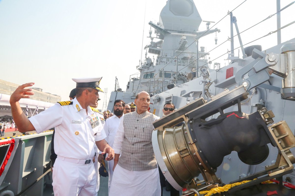 DefProdnIndia's tweet image. Thrust to #AatmanirbharDefence

#INSImphal, a Project 15B stealth-guided missile destroyer, was commissioned into the #IndianNavy in the presence of Raksha Mantri Shri Rajnath Singh at an impressive ceremony held at the Naval Dockyard, Mumbai, today.

▶️pib.gov.in/PressReleasePa…