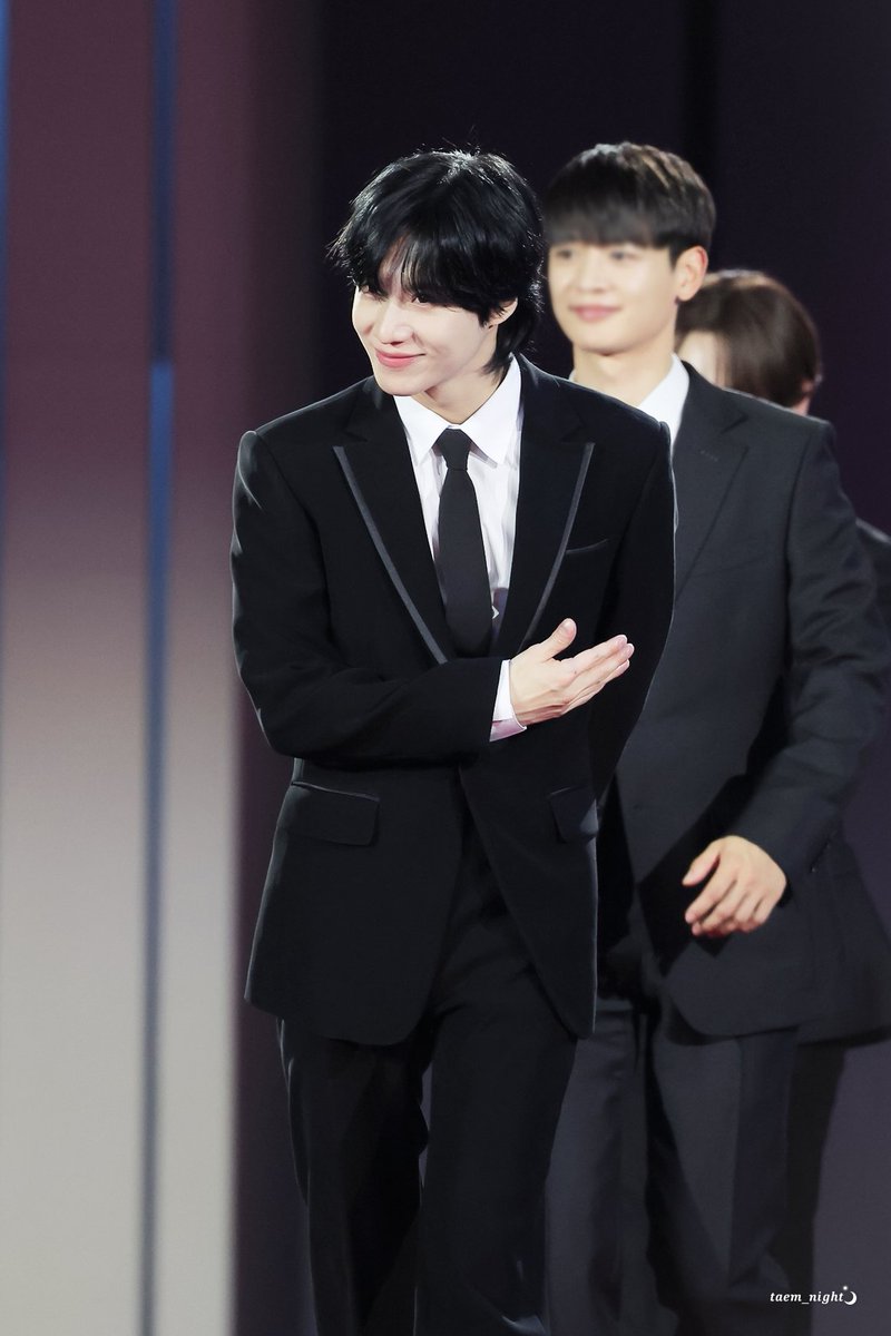 taem_night's tweet photo. 231225 가요대전 HQ

#태민 #TAEMIN #テミン https://t.co/nsHvKIzgg2