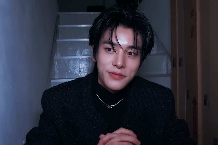1115gallery's tweet image. Jake with this hairstyle is so Jeong Gu Won from My Demon 🖤 #ENHYPEN_JAKE