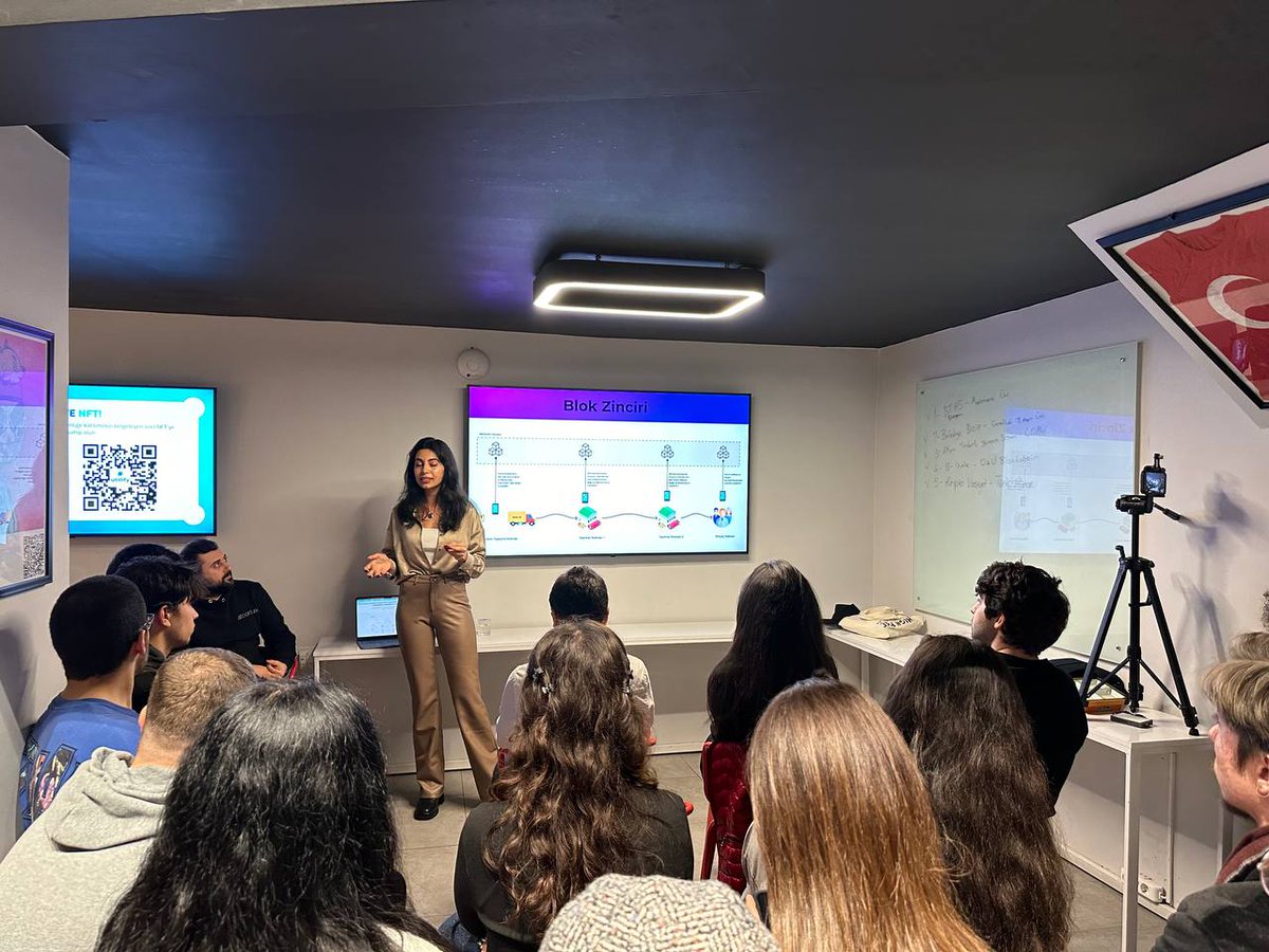 Bundan birkaç yıl öncesinde blockchain teknolojisi ve kripto paralar üniversitelerin korkuyla yaklaştığı, ilgili kulüplerinin desteklenmediği bir konumdaydı. Bugün geldiğimiz noktada ise <a href="/gencliksporbak/">Gençlik ve Spor Bakanlığı 🇹🇷</a> bünyesinde 15-16-17 Aralık tarihlerinde, “Blokzincir Zirvesi ve Blokzincir
