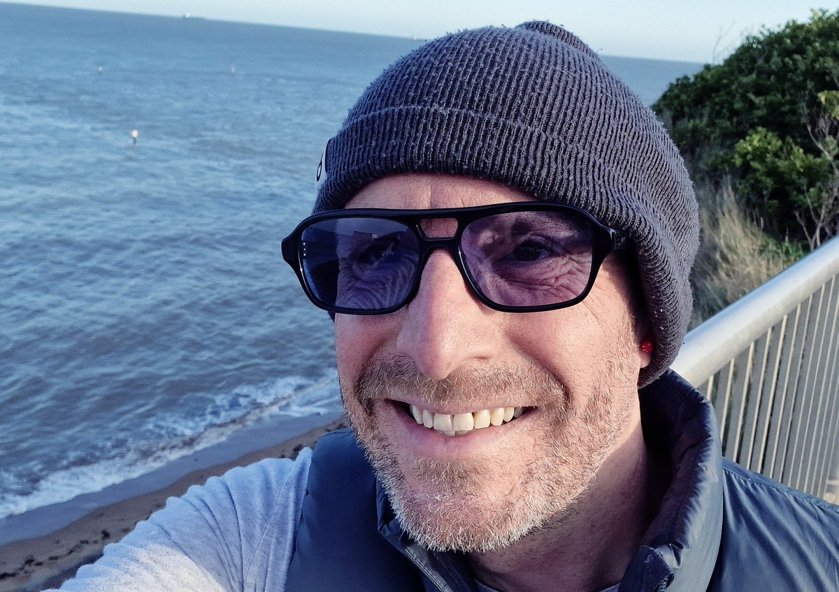 Boxing day cliftop and beach run. First 7.5k for a while, and my time will need some work. Still, it's a beautiful sunny day, and loads of people are out doing the same thing. Lots of waves, smiles, and encouragement going on #BoxingDay #BoxingDayRun #LoveMargate #GoodVibes