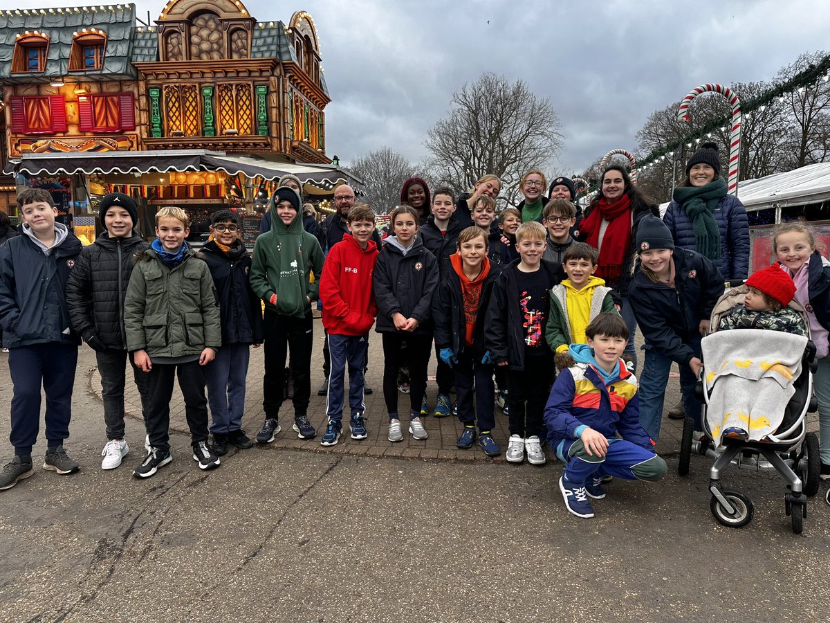 goldsmithwdj's tweet image. Another wonderful Christmas at @stgwindsor. Choristers have brought delight to well over 4,000 people over 5 services; their families &amp;amp; siblings have given massive support; incredible job by James Vivian, Dir of Music; and astonishing care by @ally_onions &amp;amp; the boarding team.