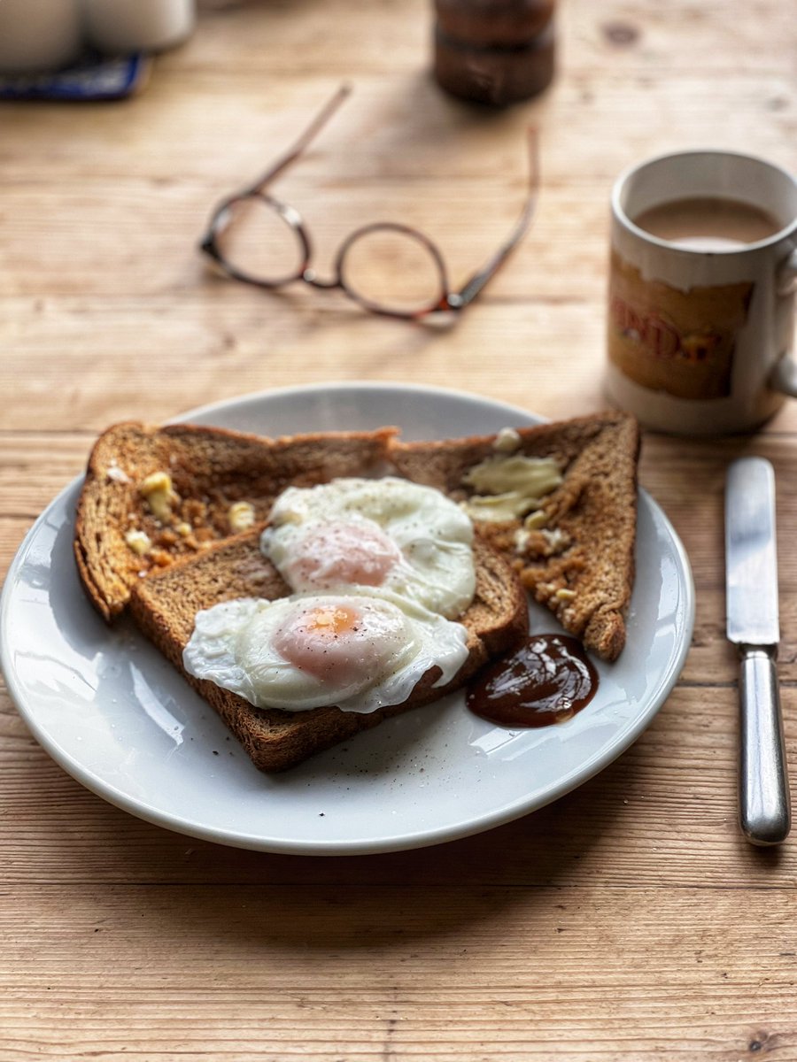Food4lovers's tweet image. Just fancied poached eggs on Toast before a day of Leftovers 

Food glorious leftover food 

#PoachedEggs