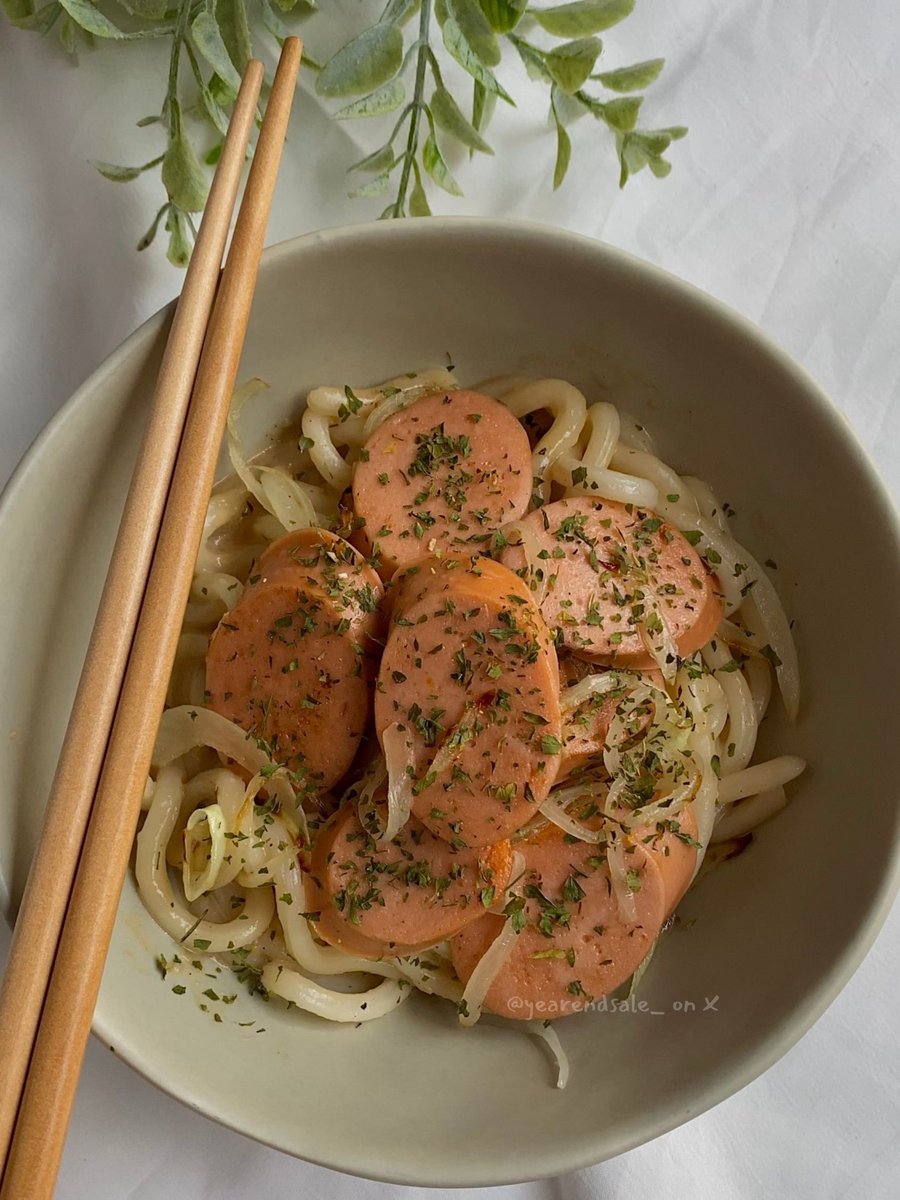 yearendsale_'s tweet photo. nyobain carbonara udon hacks ala m*rug*me udon cuma 18 ribuan yang dari kemaren lewat mulu di timeline, approved enak! 😭 

rasanya creamy, gurih dan gak enek.
resep di next tweet👇🏻 https://t.co/OIXcxgGHaU
