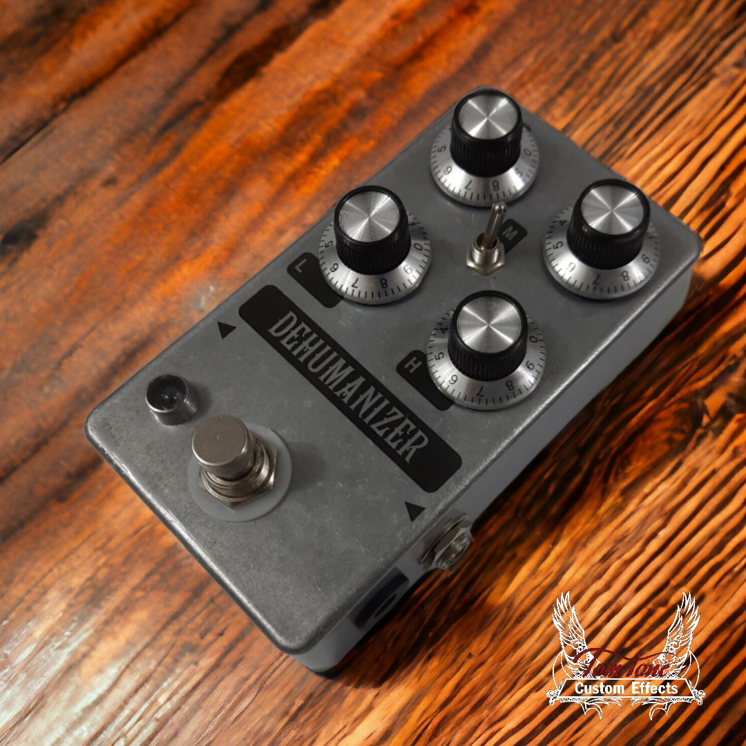 Dehumanizer Booster

#tomtone #Dehumanizer #booster #tonyiommi #blacksabbath #pedalfx #guitarfx #fxpedals #effectspedals #guitareffects #efeitosdeguitarra #pedaisdeefeitos #pedaisdeguitarra #stompbox #customshop #customseffects #custompedals #boutiquepedals #tonehunter