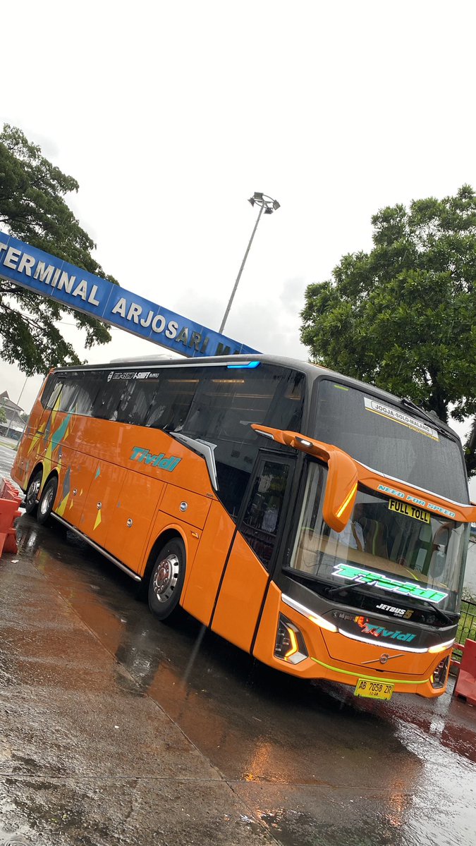 ArungJr's tweet photo. Masukknya Tividi ke Malang mbawa RM dan Volvo (meski statusnya armada tambahan) menguatkan desas desus masuk malang mmg harus niat dri segala sisi.. 

Ya kan kak @Dhimasantasena https://t.co/0t1HtXENA7
