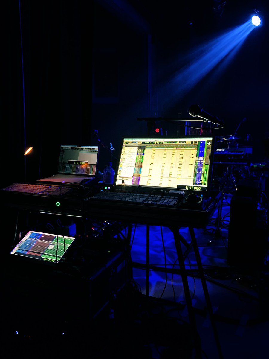 JOE_JUNKSTAR's tweet image. 本日マニピ納めでした💐
（スタジオリハでしたが）
今年も沢山の現場の皆様に大変お世話になりました✨

舞台袖でもご紹介頂いた時も、オンステージでも影に徹した時も、その一つ一つが血肉となり成長させて頂きました😌

いよいよ10年目、心して参ります。

#mp_hana
#Manipulator
#ProToolsOperator