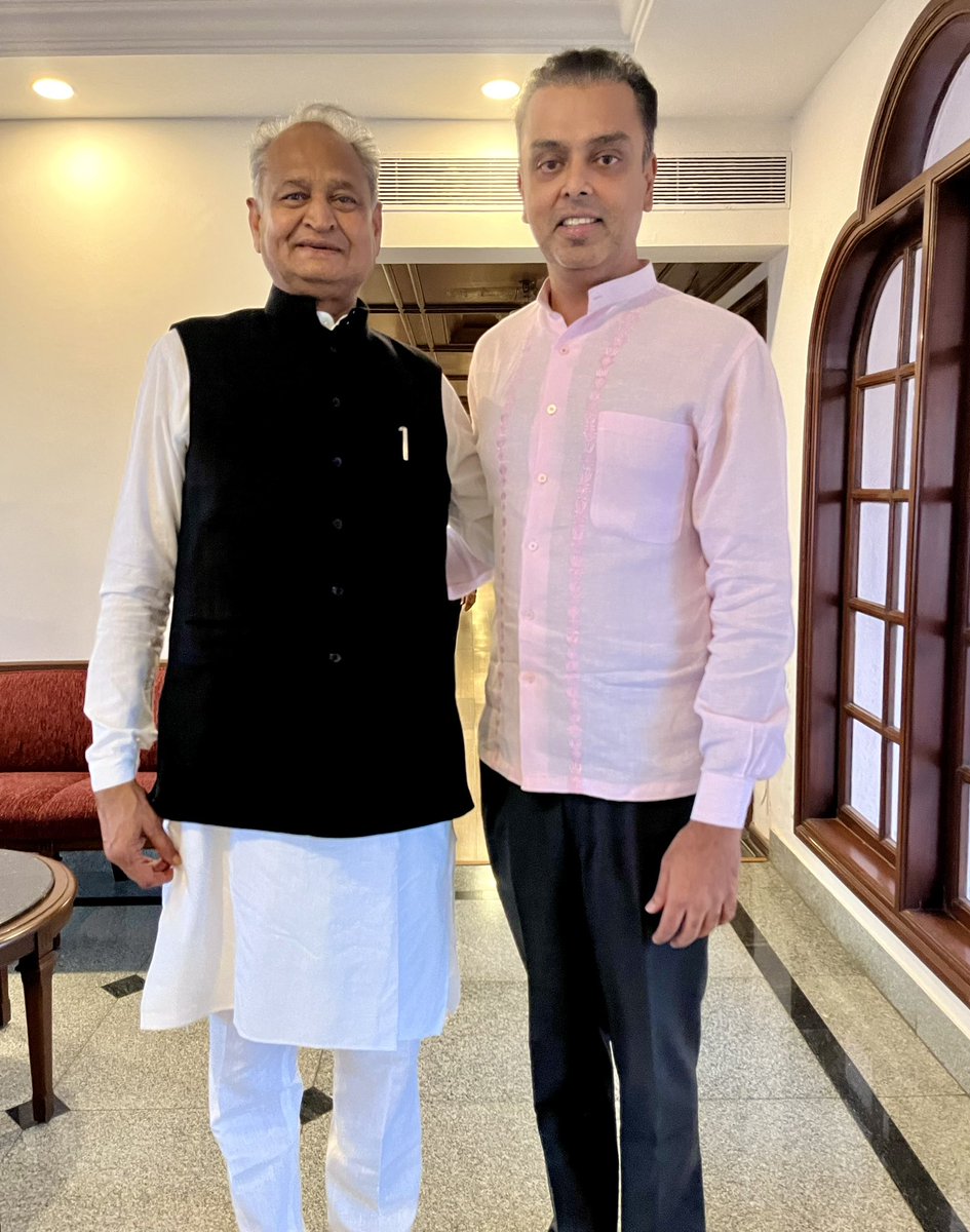 milinddeora's tweet photo. आज मुंबई में राजस्थान के पूर्व मुख्यमंत्री और वरिष्ठ @INCIndia नेता @ashokgehlot51 जी से मेरी मुलाकात हुई। https://t.co/vxhht8BjA3