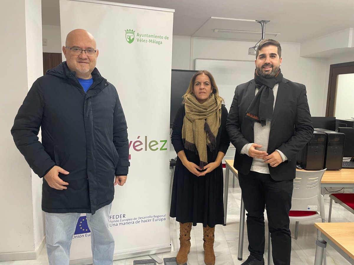 EdusiVelez's tweet photo. ✅Vélez-Málaga presenta nuevas aulas TIC equipadas para cursos de formación en diseño

ℹ️Se han creado nuevas aulas con un importe de 17.110, 37 euros que cuentan con tres pantallas digitales inteligentes Promethean, dos impresoras 3D, dieciséis cámaras web, dieciséis auriculares https://t.co/gqQ8Ggpt4A