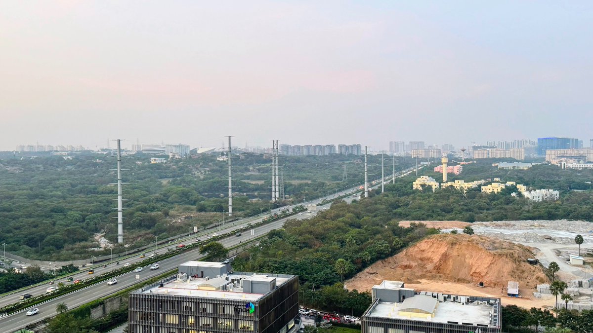 Hyderabad's - ORR View 😍

#telangana #Hyderabad #ITHub #HyderabadCityscape #UrbanLandscape #ORR #hyderabadorr #ShotoniPhone15Pro