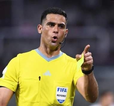 <a href="/abdullatiffawzy/">Abdul Latif Fawzy</a> اتمنى كمان ننسحب من كأس مصر لو مكنش فيه تحكيم اجنبي بعد اللي بنشوفه من مهازل التحكيم المصري وآخرها أمس مش عاجبهم يروحوا يلاعبوا الاهلي الكأس في السعودية لوحده أو يصعدوا بيراميدز زي ما عملوها قبل كده <a href="/HusseinLabib9/">Hussein Labib</a> 
<a href="/ASoliman/">AhmedSoliman</a> 
طول ما احمد الجارحي في لجنة الحكام هيفضل التحكيم احمر