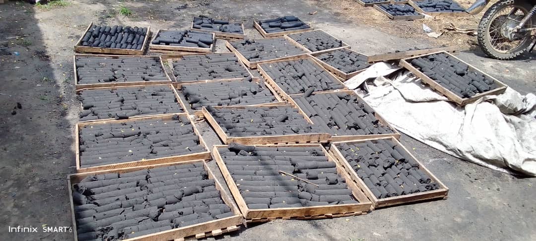 Sad_ngo's tweet image. Forte production et vente  du charbon vert à Buterere en ces jours de fêtes de fin d&apos;année; un  projet d&apos;autonomisation des femmes et jeunes financé par l&apos; @franceauburundi à travers les fonds #PISCCA.