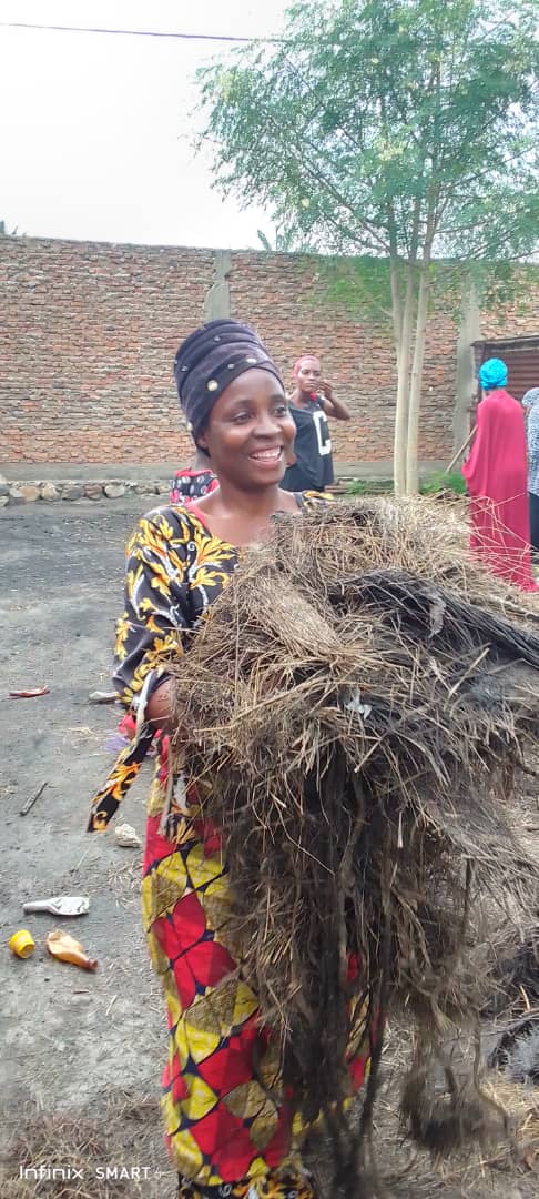 Sad_ngo's tweet image. Forte production et vente  du charbon vert à Buterere en ces jours de fêtes de fin d&apos;année; un  projet d&apos;autonomisation des femmes et jeunes financé par l&apos; @franceauburundi à travers les fonds #PISCCA.