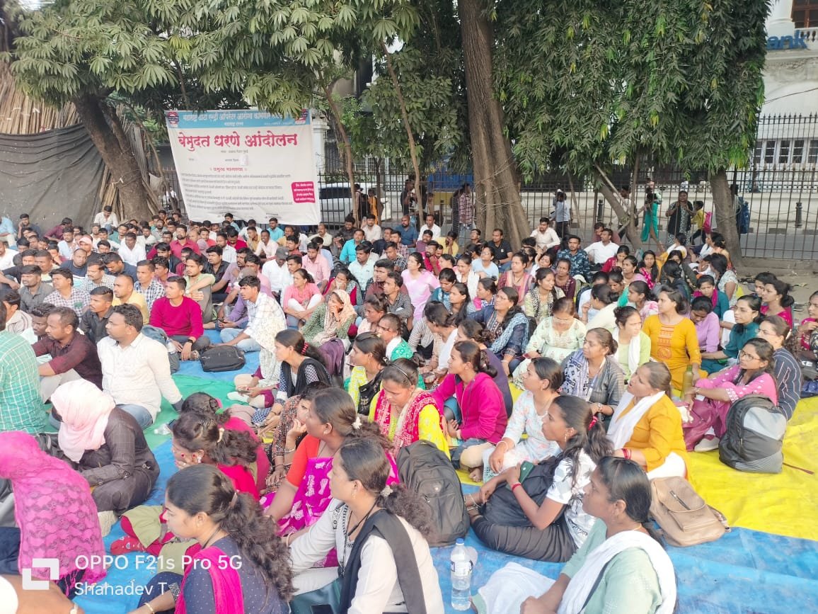 GurunathAdole86's tweet photo. @ThePuneMirror Health Dept. graduate data entry operators have been fighting for their rights for the past 49 days at Azad Maidan but still no government, health department officials are taking any notice. What will India develop in such a situation? https://t.co/WAxoXSzG93