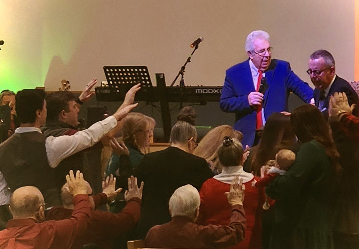 facjohnsoncity's tweet photo. Wonderful #ChristmasEve service Sunday Morning @facjohnsoncity ✨ “Where He Leads Me” -@KennethFDavis https://t.co/httkyyQ40h