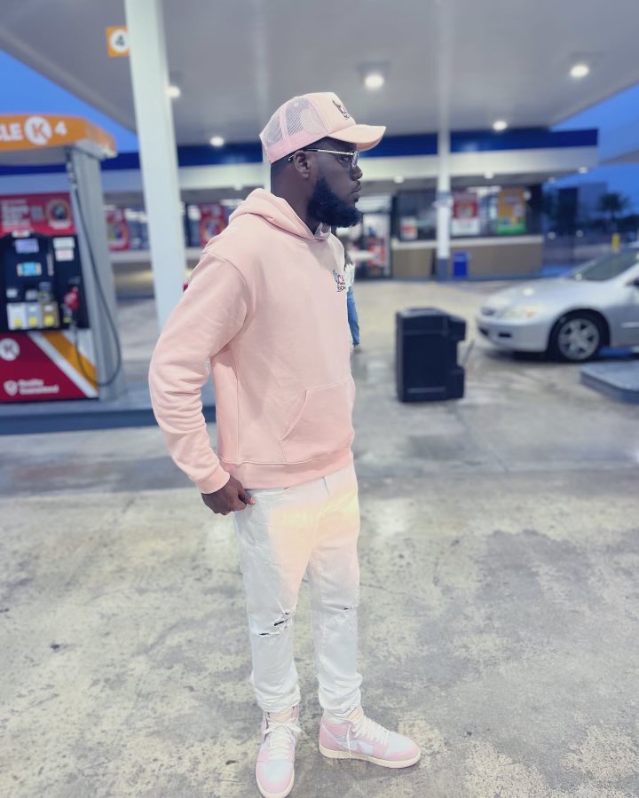 youngprince221's tweet photo. They never know how im coming they just know im coming ##Xmas2023 #marrychristmas https://t.co/7X4Mi5d5Tx