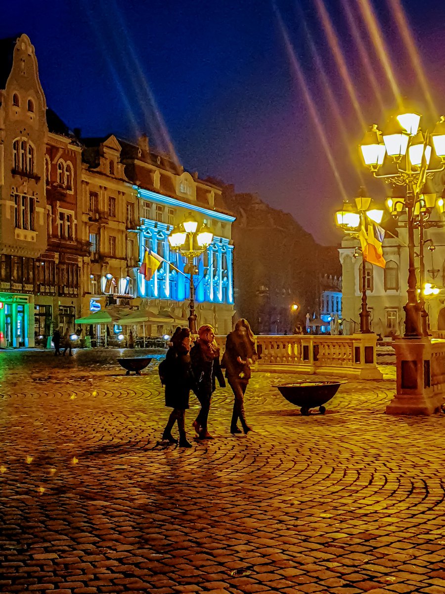 Timișoara, Romania ❤️ In Union Square #Timișoara #Romania #UnionSquare #streetphotography #nightphotography #winter Good Evening Friends ❤️⭐️🌙