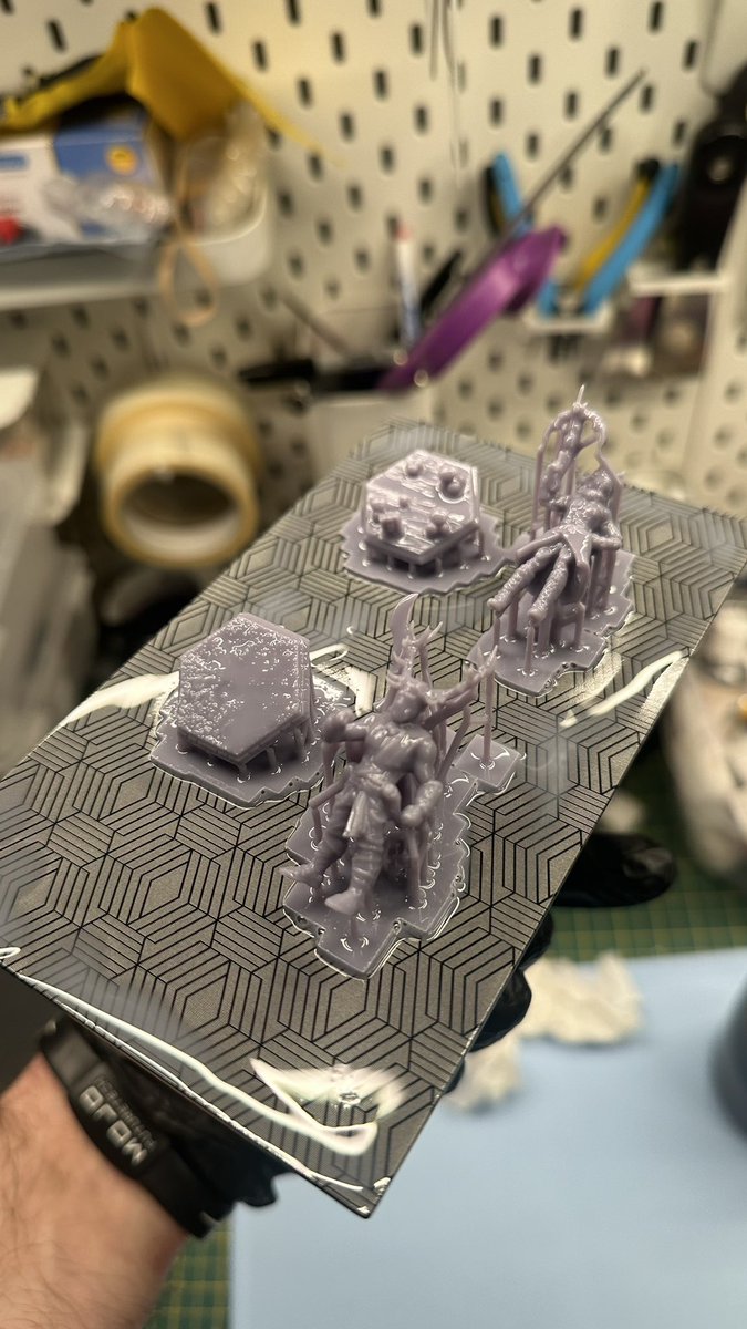 TomMozzaMorris's tweet photo. And we’re up and running! First resin print seems to be a success! Will try and and figure out the settings to make the prints even sharper but I’m more than happy for a first attempt! https://t.co/FIEknsyOlS