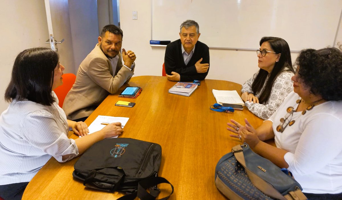 ChileCreaPet's tweet photo. En nuestro viaje hacia el éxito, cada desafío es una puerta hacia el crecimiento. Nos enorgullece nuestra reunión  de coordinación de alianza con la Universidad Arturo Prat Antofagasta y el Grupo CreaPET #Innovation #Antofagasta #Educación #Universidad https://t.co/tZXXI5p78W